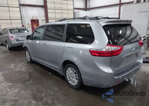 2017 Toyota Sienna Xle 8 Passenger z USA, uszkodzony, nr VIN 5TDYZ3DC1HS829912